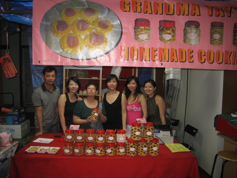 Grandma Tay and Family in Chinatown (2009)